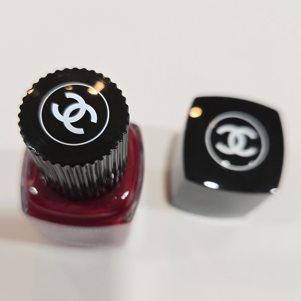 CHANEL MAKEUP BUNDLE:922 PASSION PINK Lip Balm+153 POMPIER  Nail Polish New - Picture 9 of 12